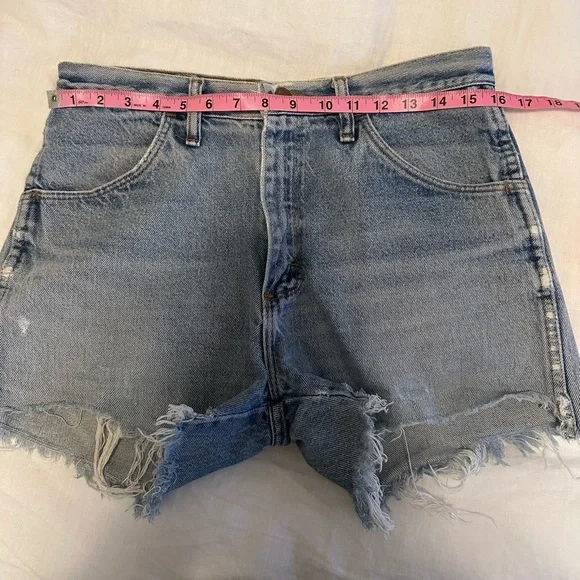 Vintage Rustler cut off jean shorts - Picture 3 of 4